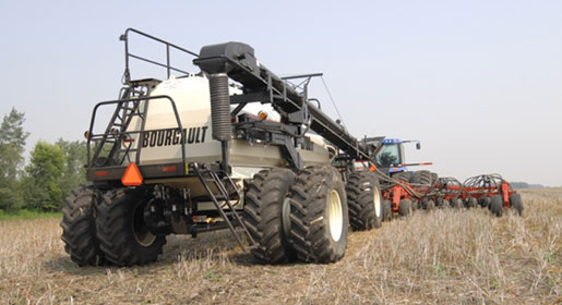 The 6000 Series Air Seeder metering system transmits power from the wheel through a main clutch & drive shaft.