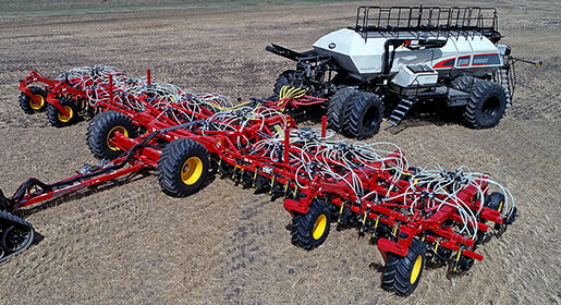 Bourgault 3330SE & 3335QDA ParaLink Hoe Drills™ provide better choices.