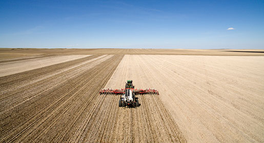 Make big acres each day with the 3420 PHD™ Seeding System.