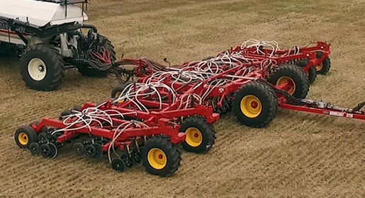 Сверхпрочная двухрядная рама дисковых посевных комплексов Bourgault гарантирует долгие годы бесперебойной работы и обеспечивает эффективное проникновение рабочих органов в почву в условиях, где другим агрегатам это не под силу