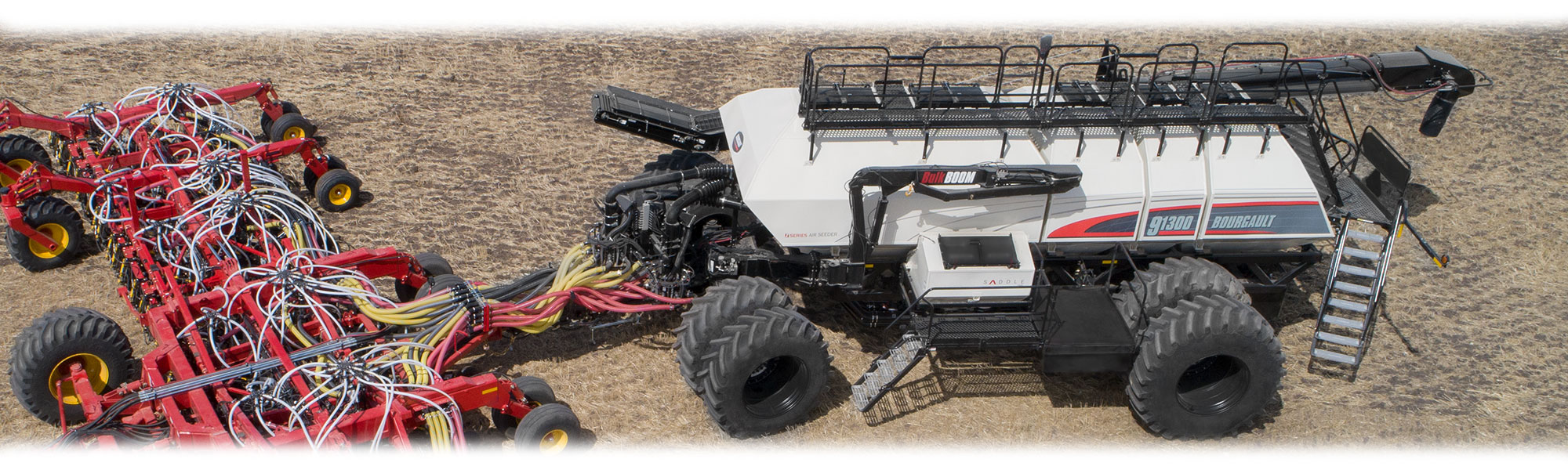 9000 Series Air Cart with 3335QDA ParaLink™ Hoe Drill