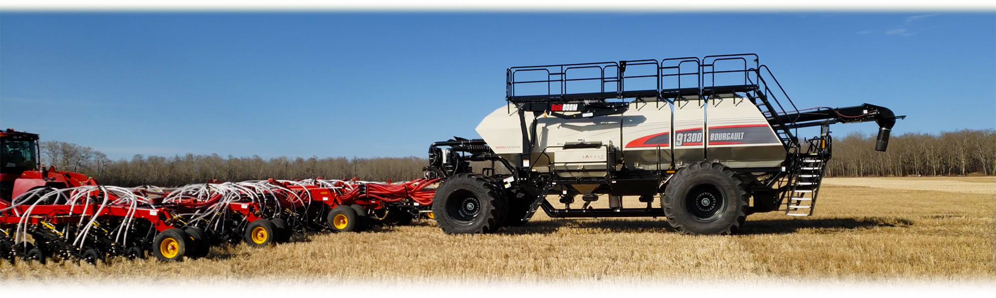 9000 Series Air Cart with 3335QDA ParaLink™ Hoe Drill