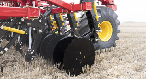 The TruTrac™ stubble management system manages troublesome field residue and keeps the bar tracking straight.