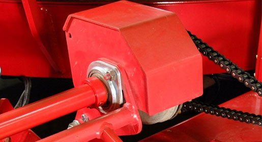 The operator does not have to manually disconnect a drive shaft for transport, which is the case on some competitive units