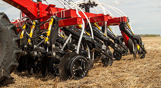 Series III Mid Row Bander® Fertilizer Applicators achieve the best possible returns by placing your nitrogen fertilizer in the optimal location when one-pass seeding.