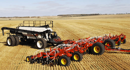 Bourgault offers the Series 3320 ParaLink™ Hoe Drill in three different configurations: the 3320 SE™, the 3320 QDA™ and 3320 XTC™