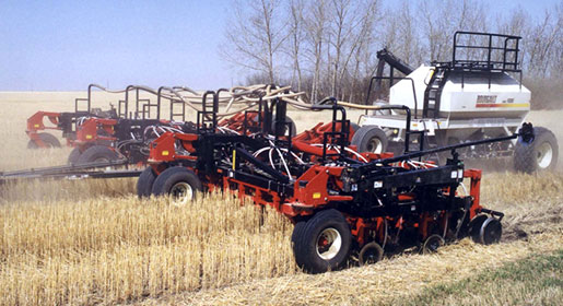 Large 18" diameter coulters are the optimum diameter for cutting through straw.