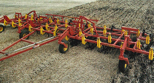 The 400 Series Chisel Plow was designed to combine all the features of a high performance chisel plow into an economically priced tillage unit without sacrificing penetration, trash clearance and contourability.