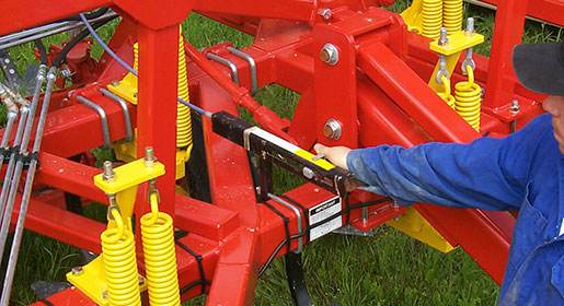 The Bourgault Quick Shift Adjust provides easy and effective single-point depth control.