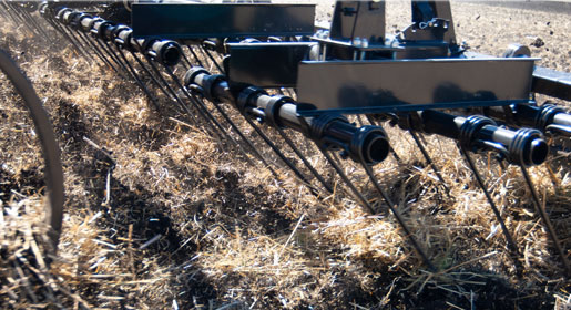 The primary finishing section for both models are available with 3-bar heavy-duty harrows equipped with ½" x 20" tines, or 4-bar standard harrows with 7/16" x 16" tines.